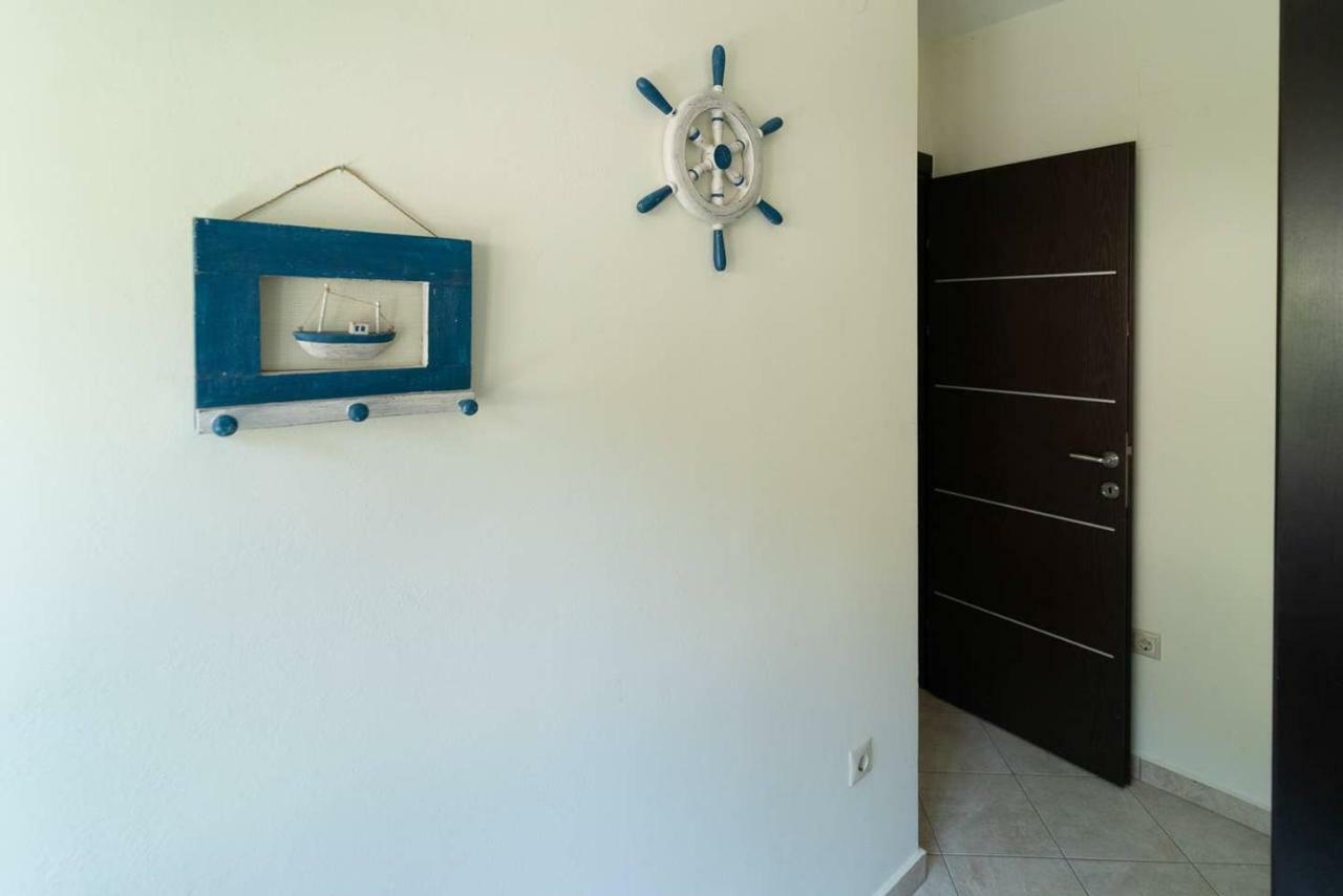 Seaview Flat Steps To The Beach Karavostasi  외부 사진